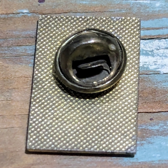 Vintage 5 Piece Bundle of Pins and Lark Cigarettes Tac - Picture 6 of 12